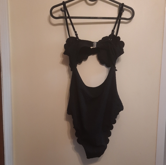 NWT Cupshe Black Textured Scallop Edge One Piece Swimsuit - Picture 14 of 16
